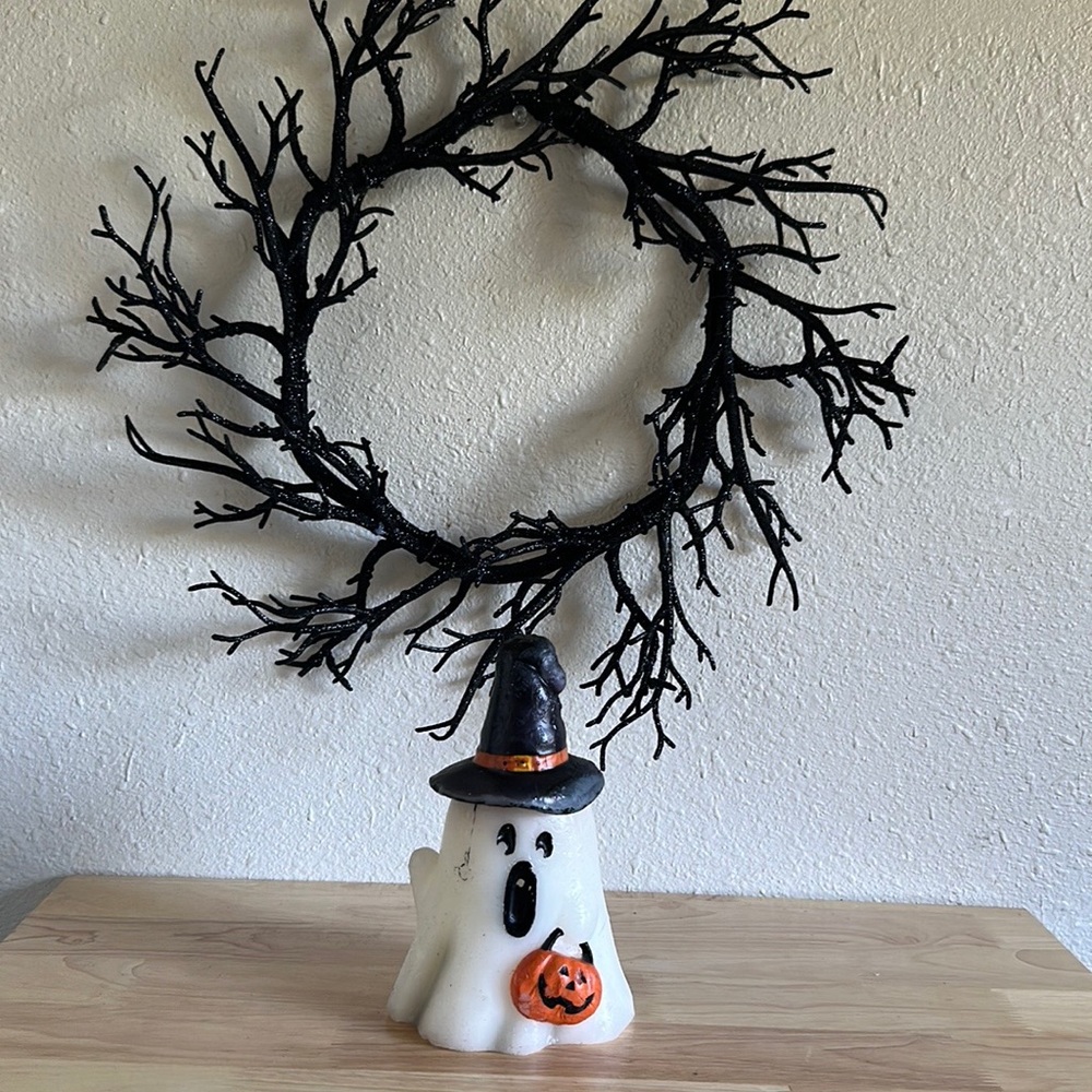 VTG the white barn Unscented ghost candle 👻